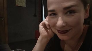 Спонтанный секс новых знакомых в туалете пивного паба