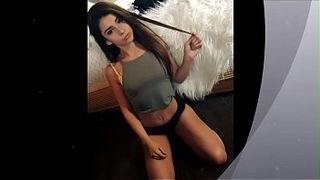 Молодая брюнетка отсасывает небольшой пенис от первого лица