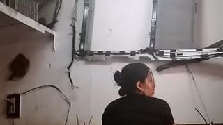 Неверная колумбийская жена показывает в видео-чате вою попку и сиськи